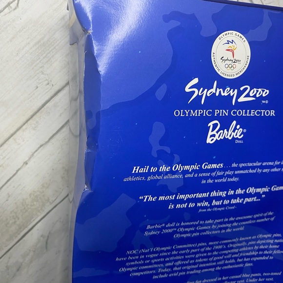 Sydney 2000 Olympic Pin Collector Doll - Picture 6 of 6